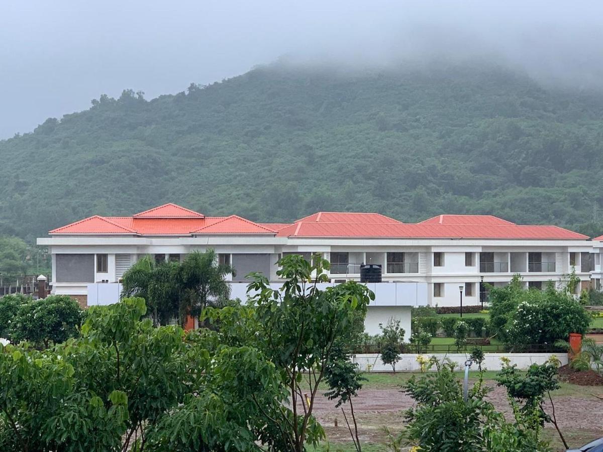 Mizzle Apartment Lonavala Ngoại thất bức ảnh