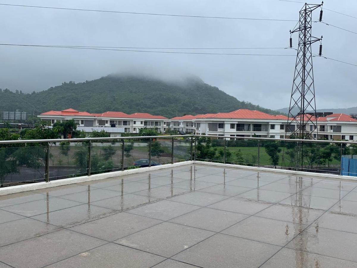 Mizzle Apartment Lonavala Ngoại thất bức ảnh