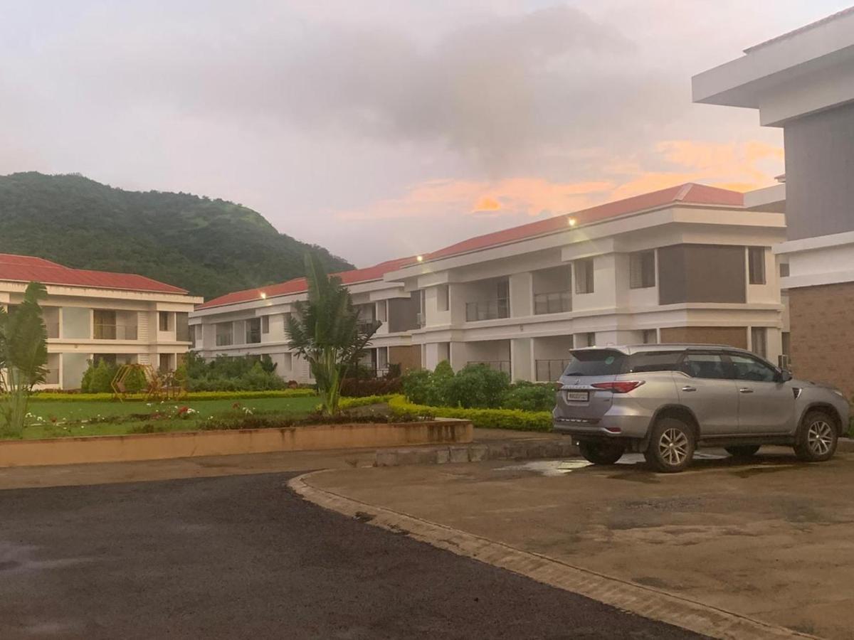 Mizzle Apartment Lonavala Ngoại thất bức ảnh