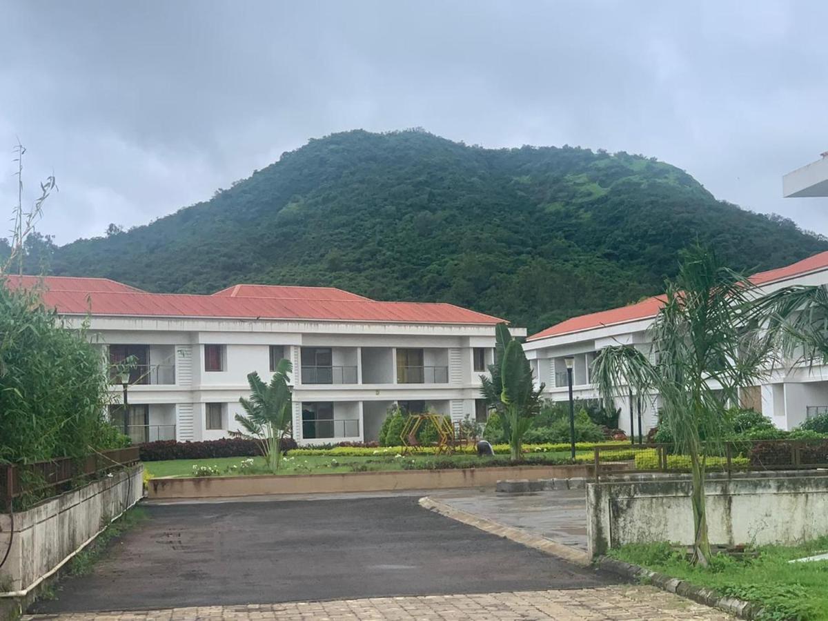 Mizzle Apartment Lonavala Ngoại thất bức ảnh