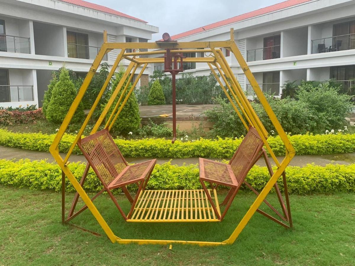Mizzle Apartment Lonavala Ngoại thất bức ảnh