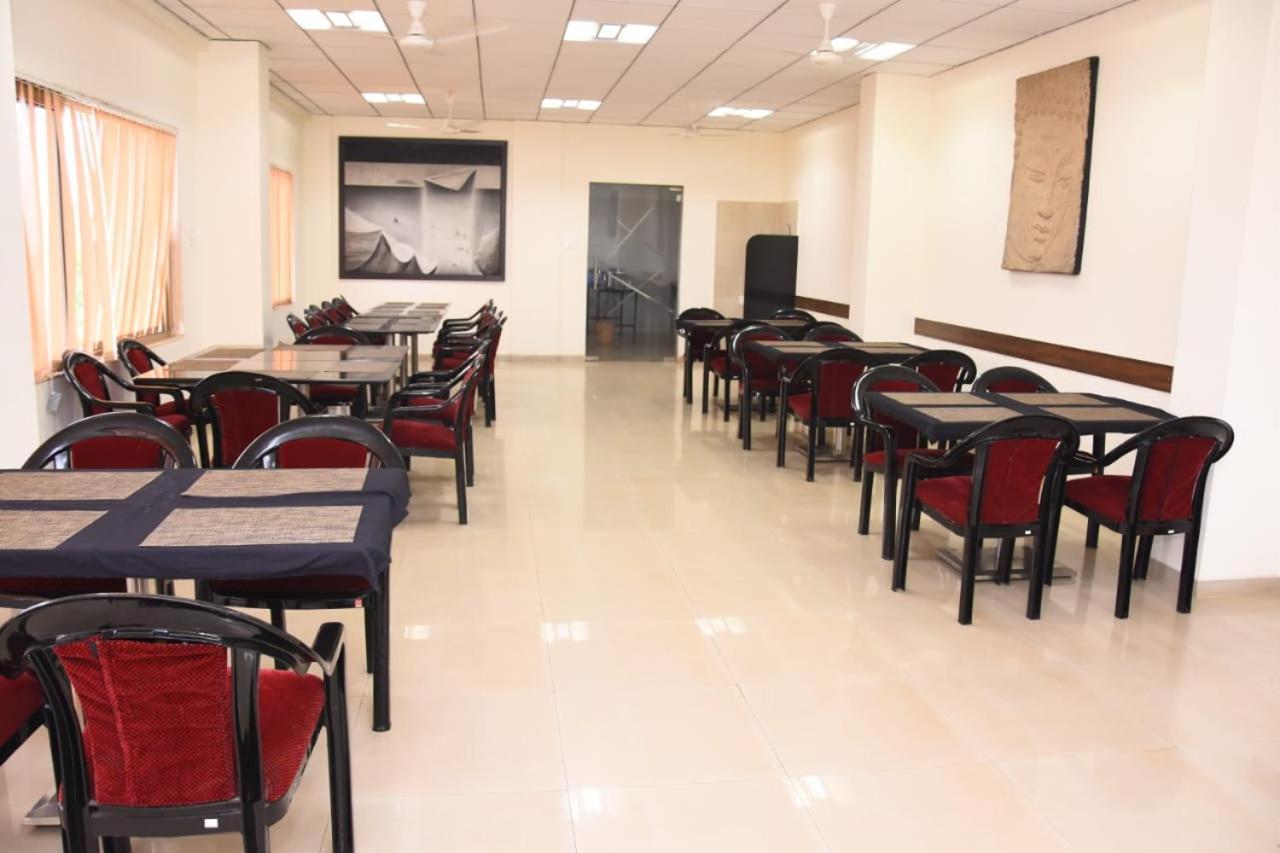 Mizzle Apartment Lonavala Ngoại thất bức ảnh