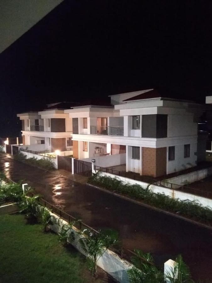 Mizzle Apartment Lonavala Ngoại thất bức ảnh